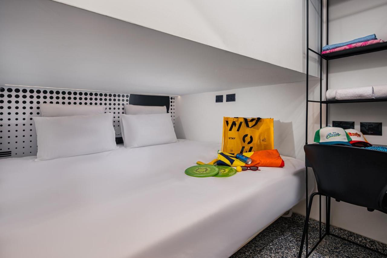 Wom Beach Pod Hotel - A Member Of Brown Hotels Tel Aviv Ngoại thất bức ảnh