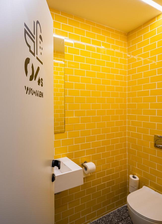 Wom Beach Pod Hotel - A Member Of Brown Hotels Tel Aviv Ngoại thất bức ảnh