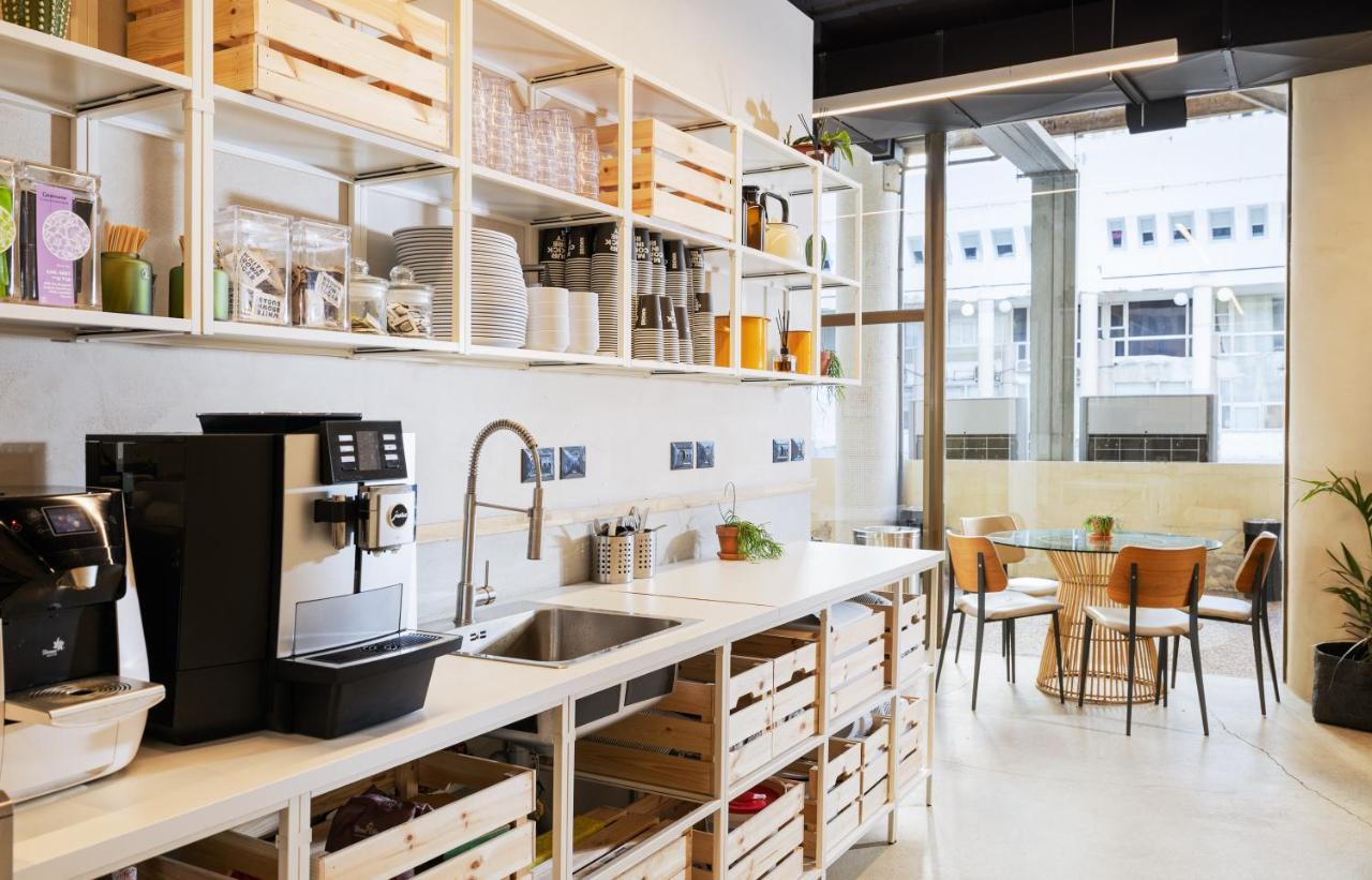 Wom Beach Pod Hotel - A Member Of Brown Hotels Tel Aviv Ngoại thất bức ảnh